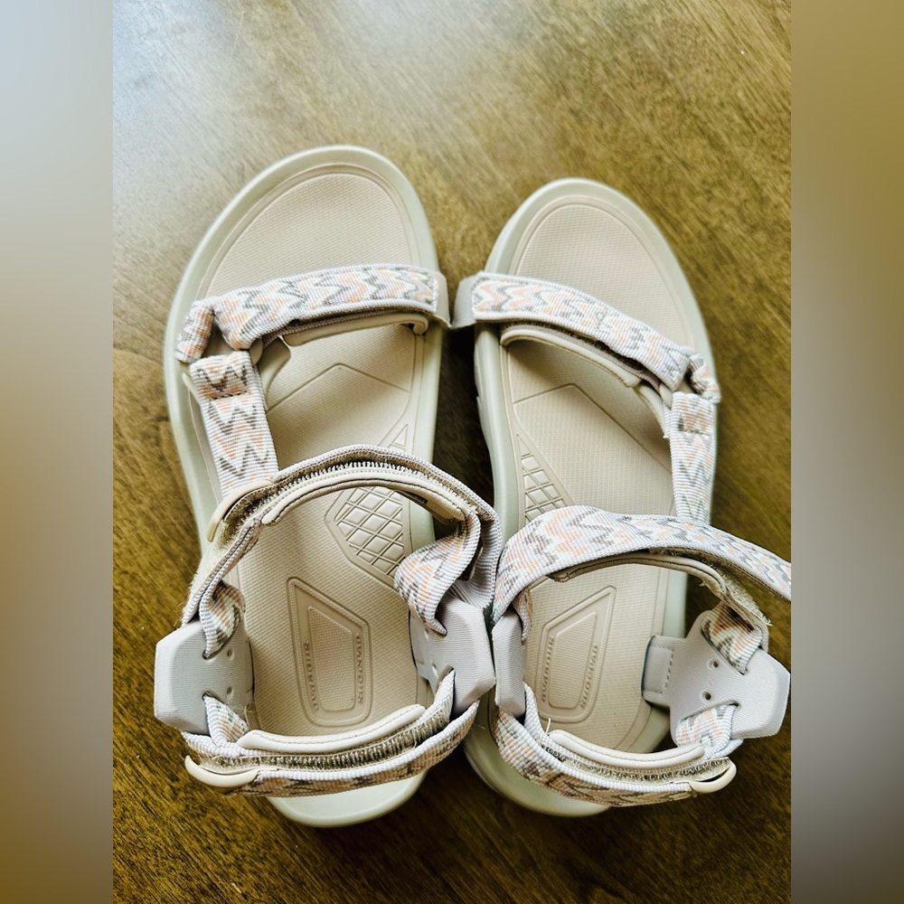Teva terra FI 5 sandals size 7 brand new